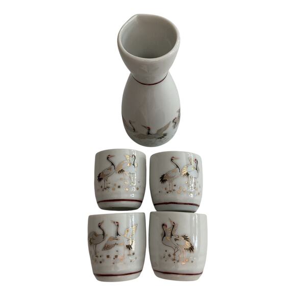 Five Piece Porcelain Sake Set 4 Cups 1 Decanter Carafe Made in Japan - Picture 4 of 7